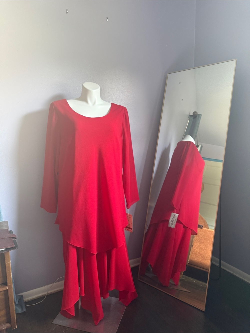 Elegant Women’s Maxi Dress in Red